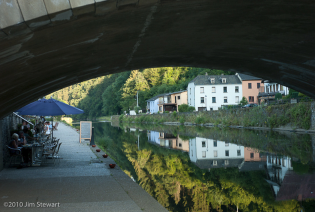 Vianden : beneath the bridge